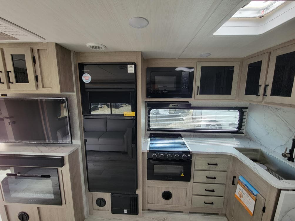 2024 East To West 2024 East To West ALTA - thumbnail 11