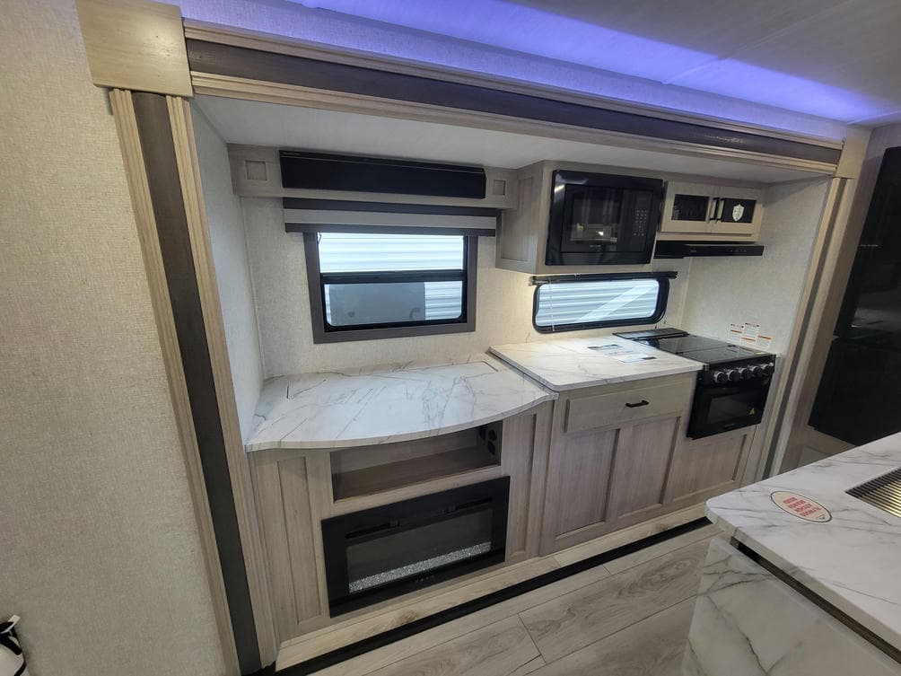 2025 East To West 2025 East To West ALTA - thumbnail 8