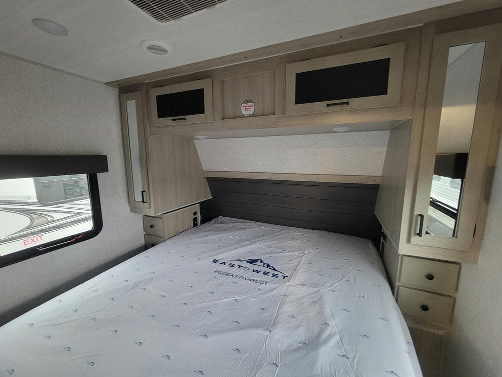 2025 East To West 2025 East To West ALTA - thumbnail 11