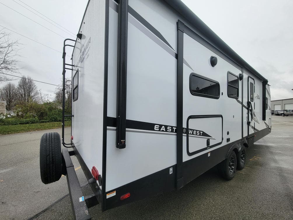 2025 East To West 2025 East To West ALTA - thumbnail 16