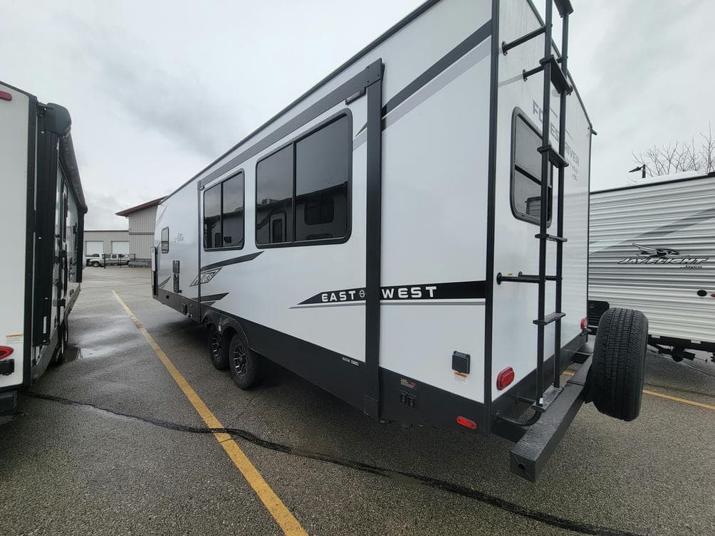 2025 East To West 2025 East To West ALTA - thumbnail 17