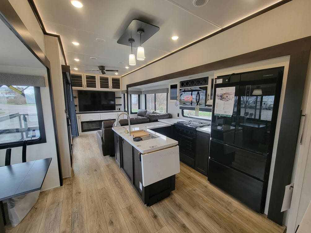 2025 Forest River 2025 Forest River Sabre - thumbnail 12