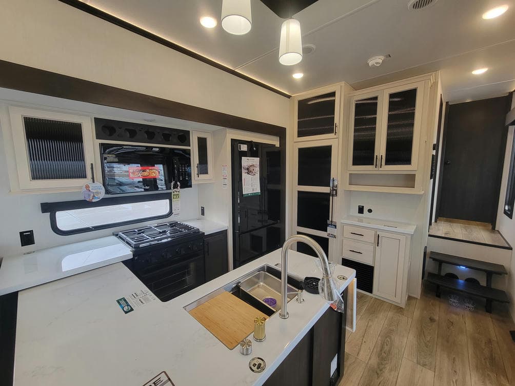 2025 Forest River 2025 Forest River Sabre - thumbnail 14