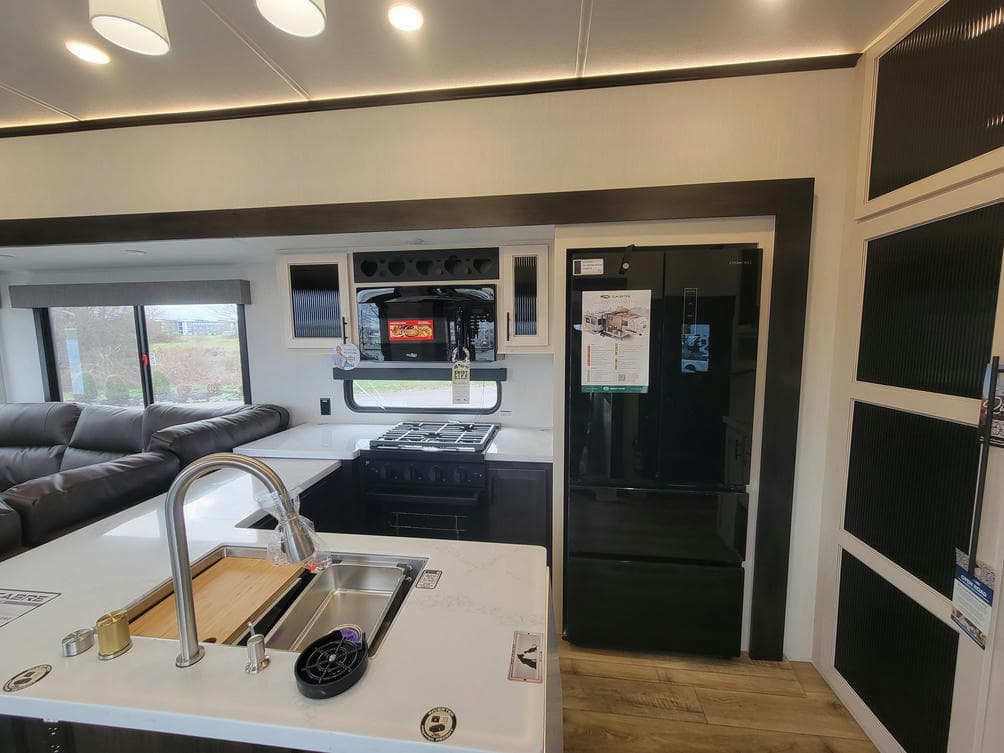 2025 Forest River 2025 Forest River Sabre - thumbnail 21