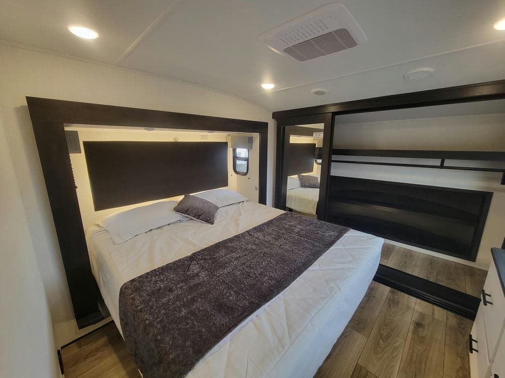 2025 Forest River 2025 Forest River Sabre - thumbnail 24