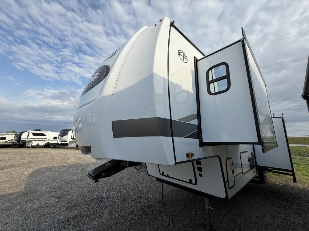 2026 Forest River 2026 Forest River Sabre - thumbnail 8