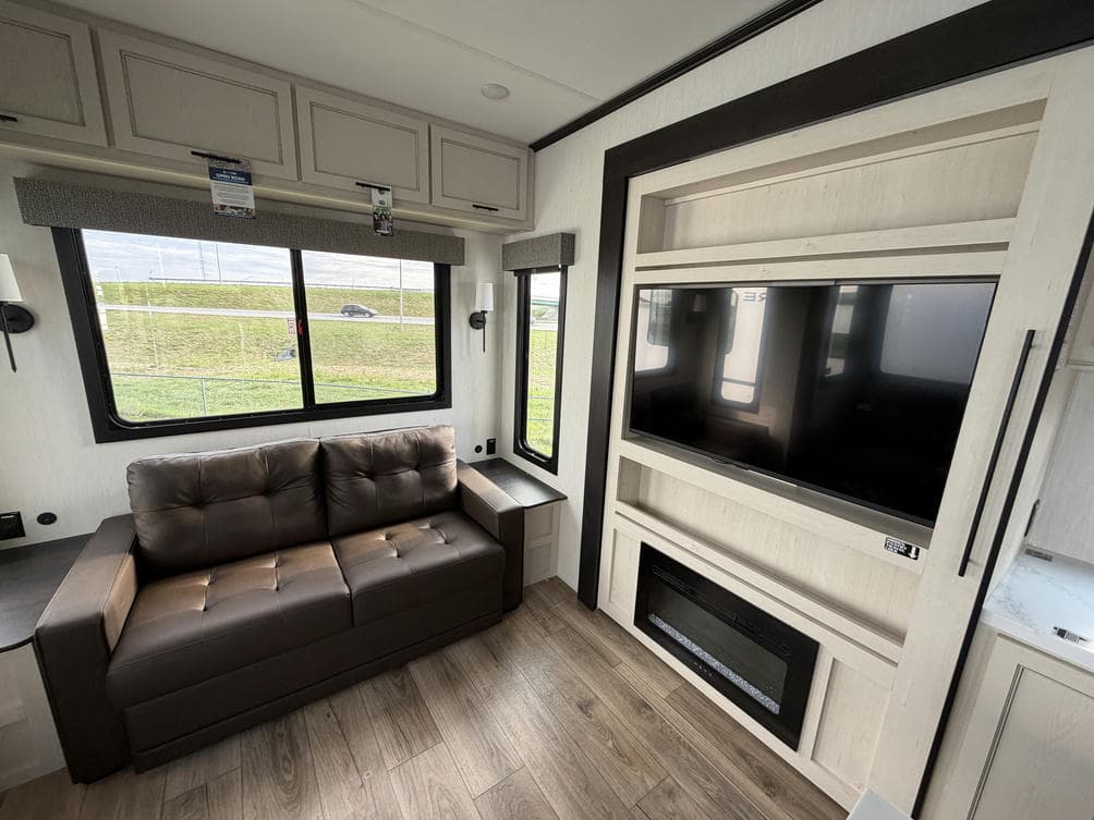 2026 Forest River 2026 Forest River Sabre - thumbnail 11