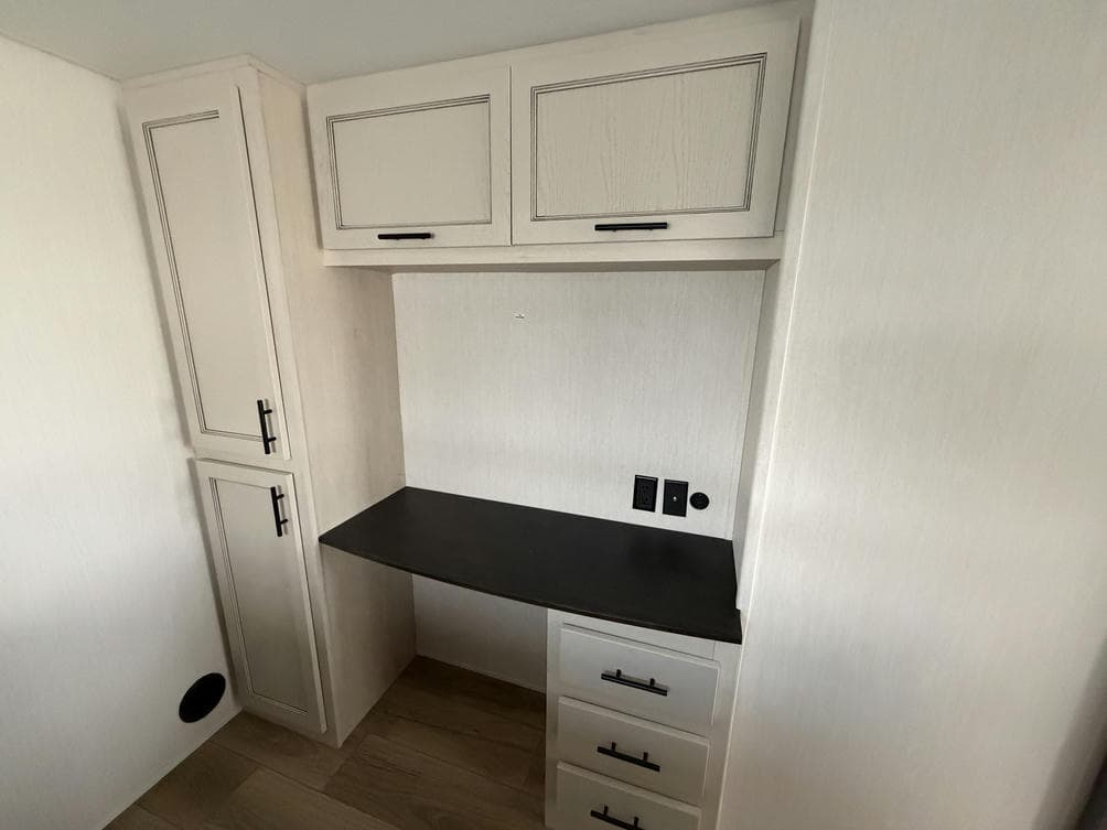 2026 Forest River 2026 Forest River Sabre - thumbnail 18