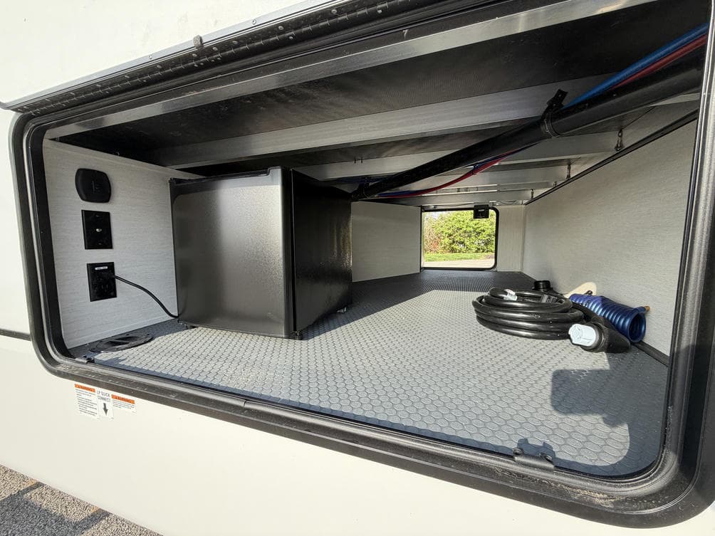 2026 Forest River RV 2026 Forest River RV Sabre - thumbnail 3