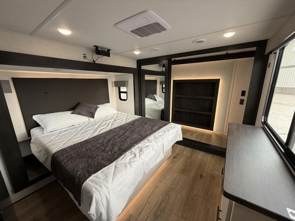 2026 Forest River RV 2026 Forest River RV Sabre - thumbnail 27