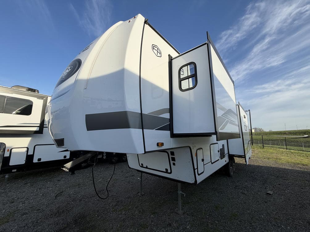 2026 Forest River RV 2026 Forest River RV Sabre - thumbnail 6