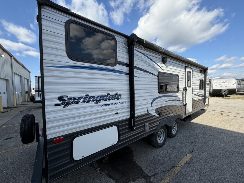 2016 Keystone RV 2016 Keystone RV Summerland - thumbnail 3