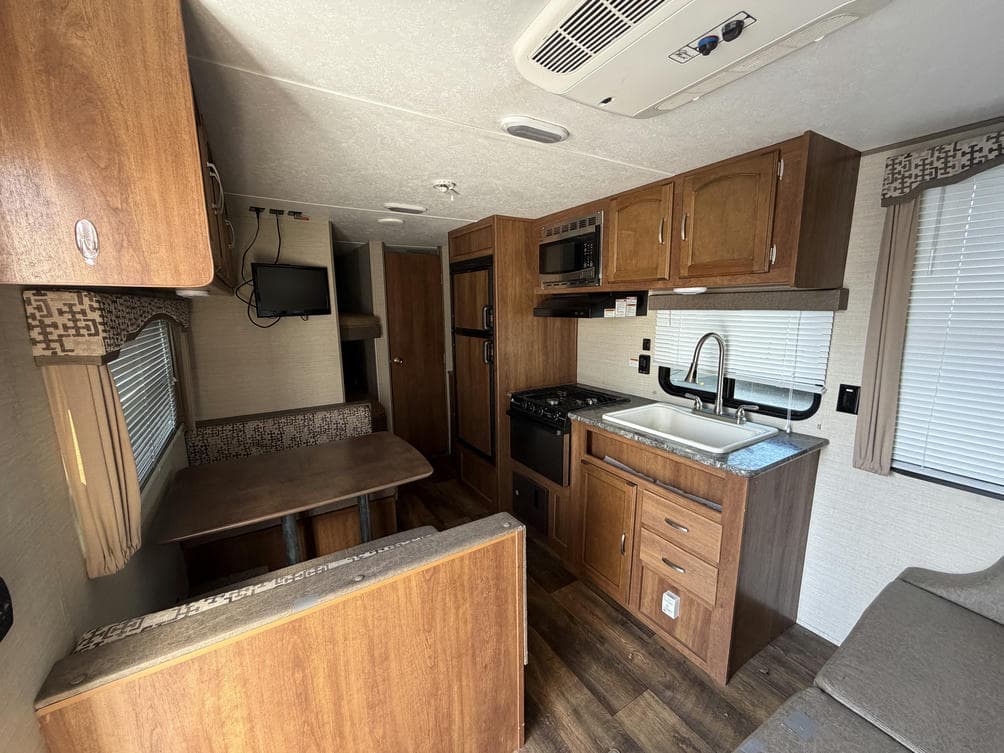 2016 Keystone RV 2016 Keystone RV Summerland - thumbnail 6