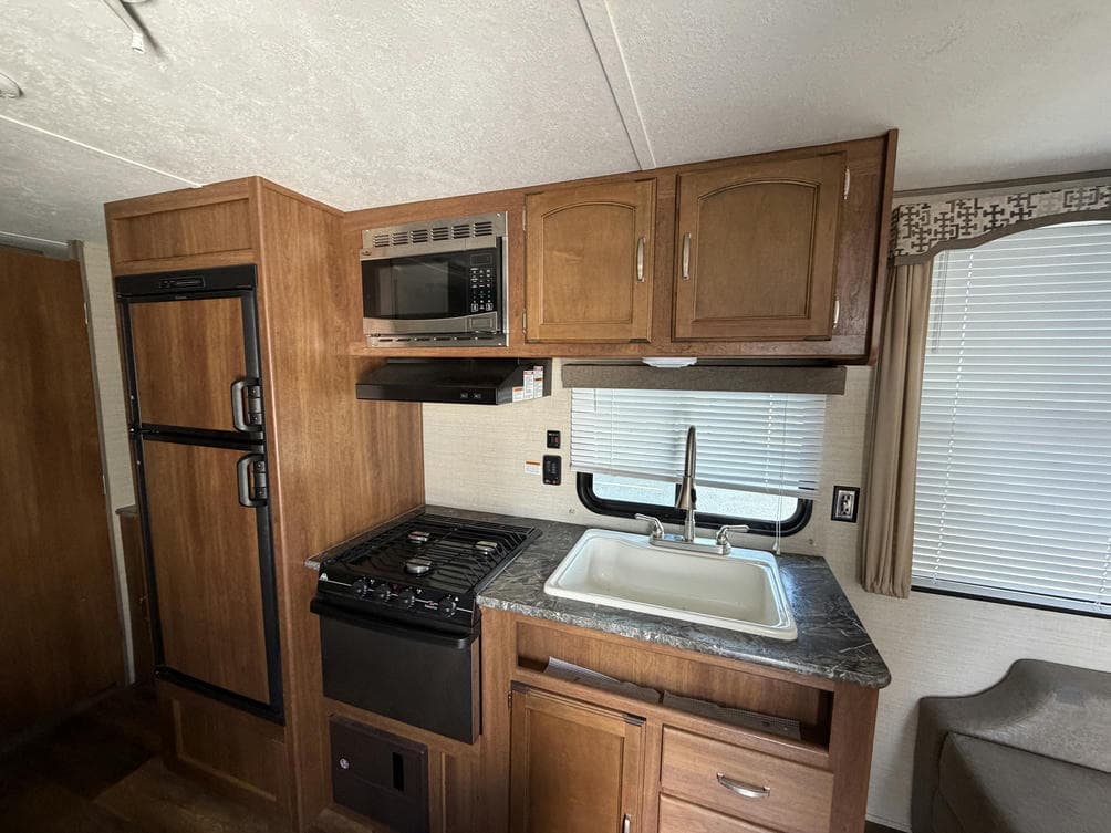 2016 Keystone RV 2016 Keystone RV Summerland - thumbnail 8