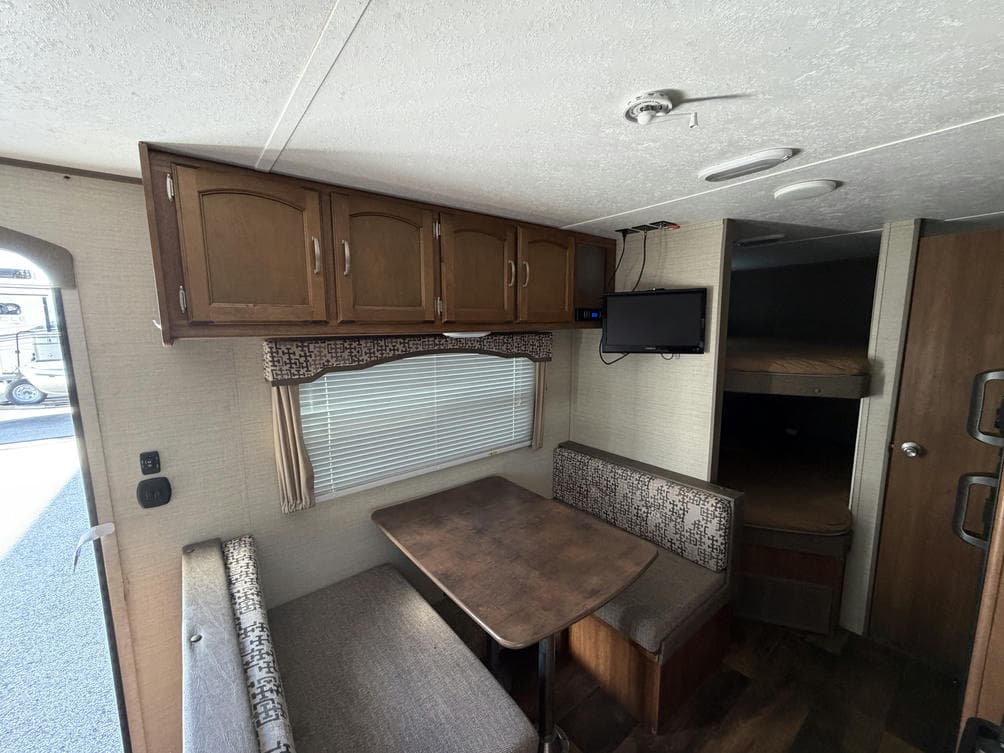 2016 Keystone RV 2016 Keystone RV Summerland - thumbnail 9