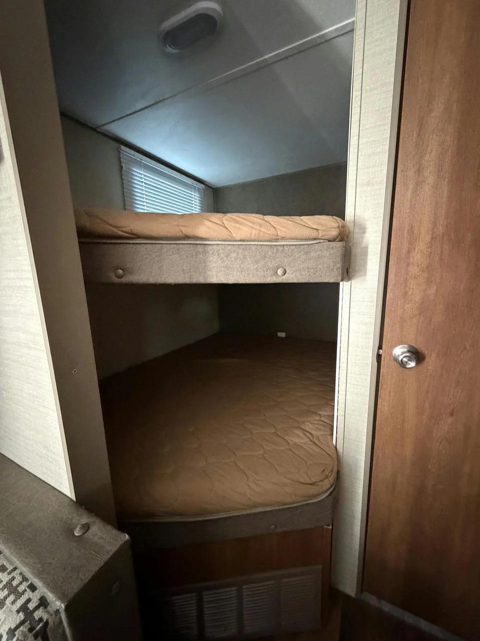 2016 Keystone RV 2016 Keystone RV Summerland - thumbnail 10