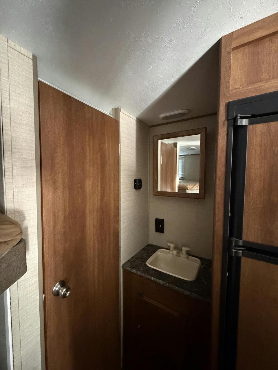 2016 Keystone RV 2016 Keystone RV Summerland - thumbnail 11