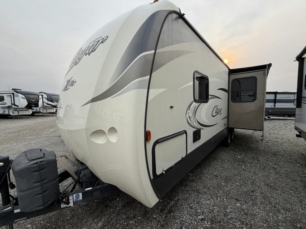 2016 Keystone RV 2016 Keystone RV Cougar - thumbnail 5