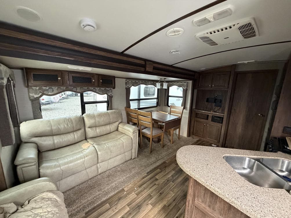2016 Keystone RV 2016 Keystone RV Cougar - thumbnail 6