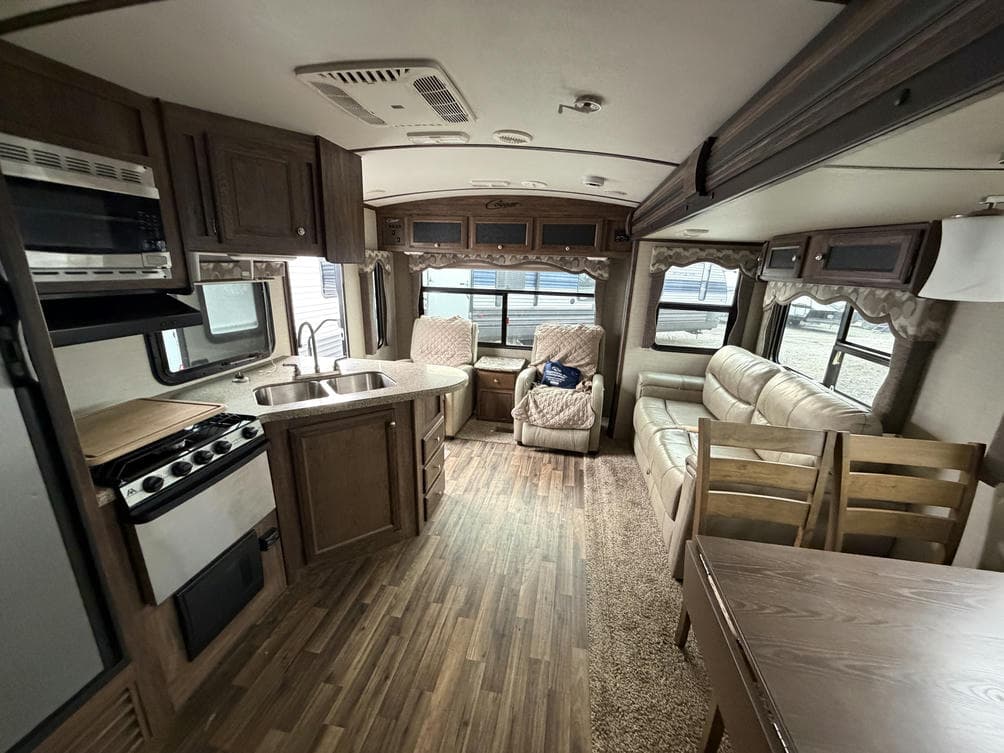 2016 Keystone RV 2016 Keystone RV Cougar - thumbnail 7