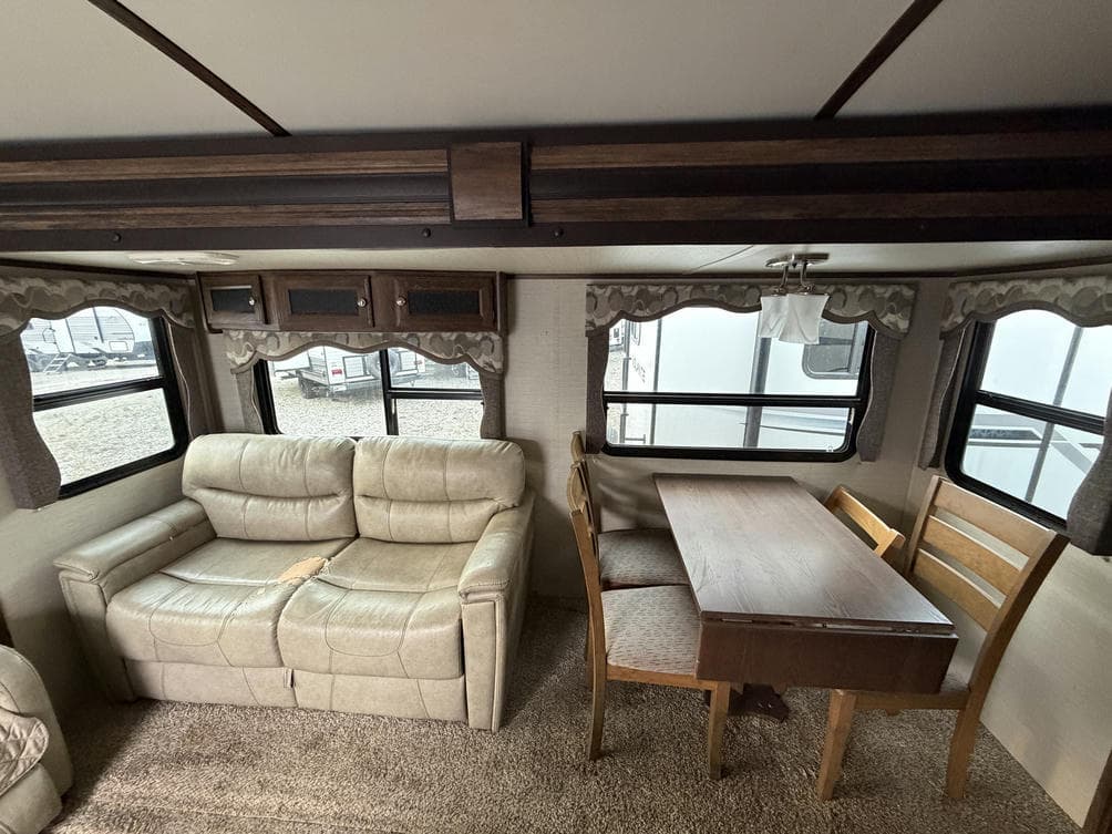 2016 Keystone RV 2016 Keystone RV Cougar - thumbnail 10