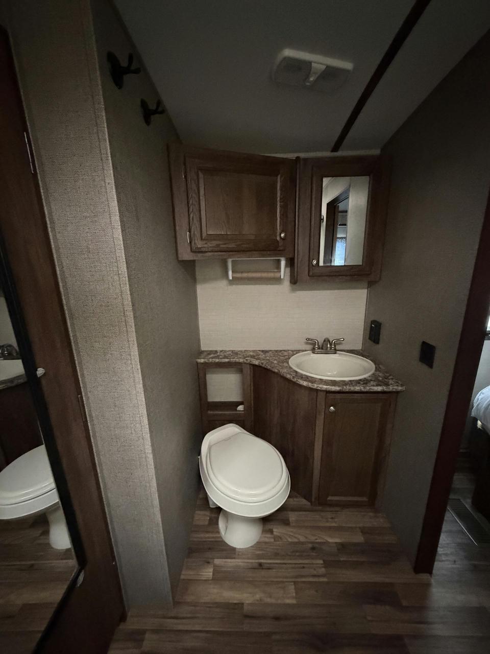 2016 Keystone RV 2016 Keystone RV Cougar - thumbnail 12