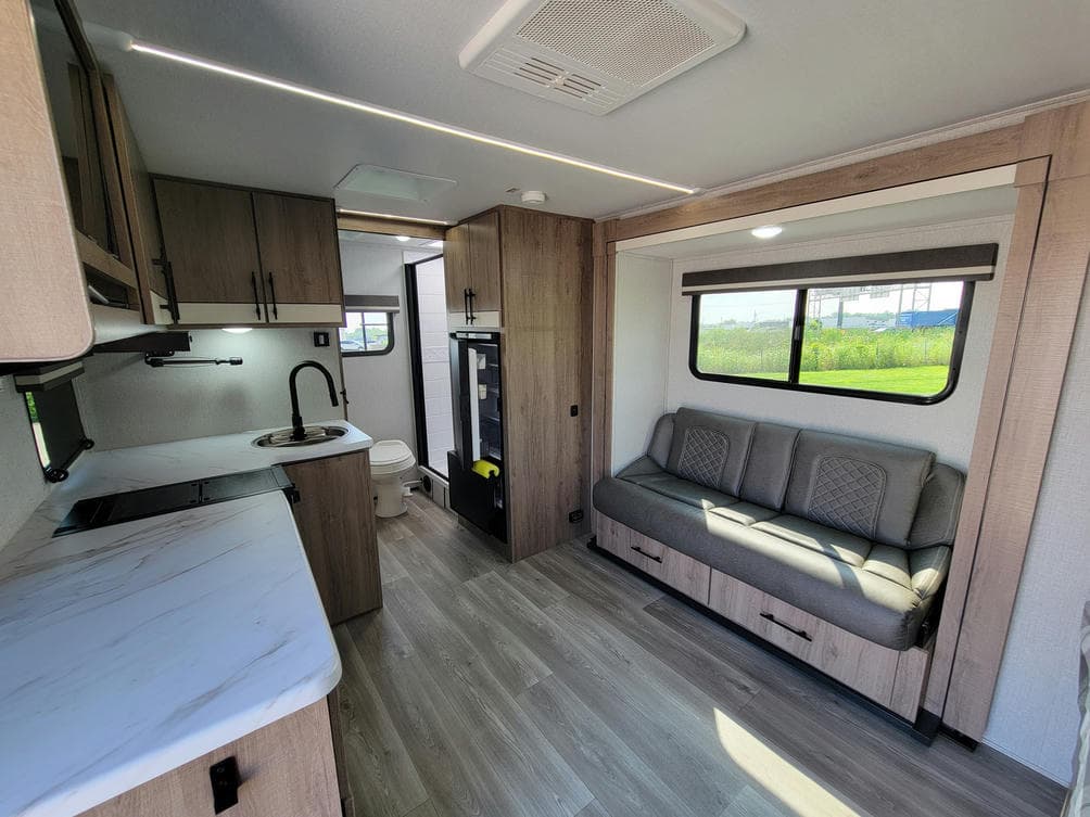 2024 Grand Design 2024 Grand Design Imagine AIM - thumbnail 9