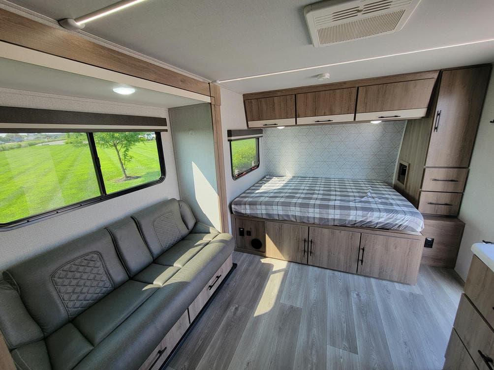 2024 Grand Design 2024 Grand Design Imagine AIM - thumbnail 10