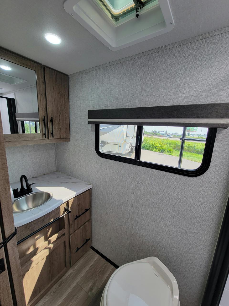 2024 Grand Design 2024 Grand Design Imagine AIM - thumbnail 15