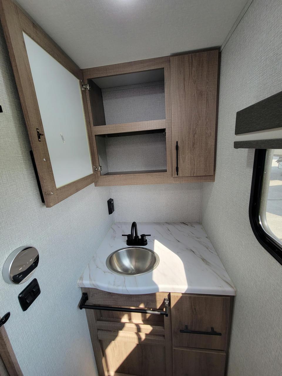 2024 Grand Design 2024 Grand Design Imagine AIM - thumbnail 16