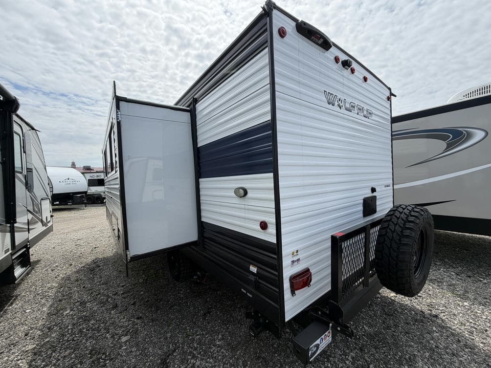 2024 Forest River 2024 Forest River Cherokee Wolf Pup - thumbnail 5