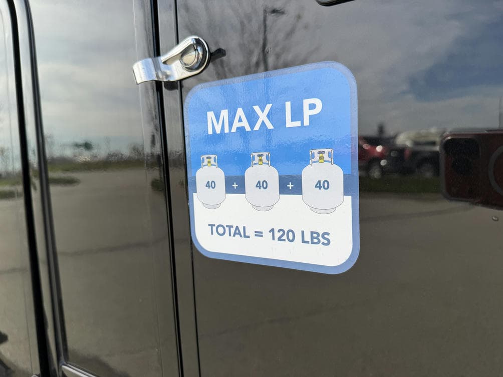 2026 Jayco 2026 Jayco Pinnacle - thumbnail 3