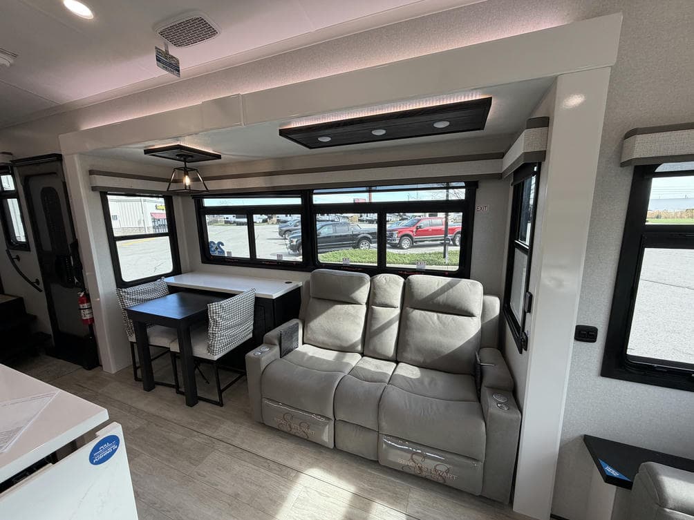 2026 Jayco 2026 Jayco Pinnacle - thumbnail 16