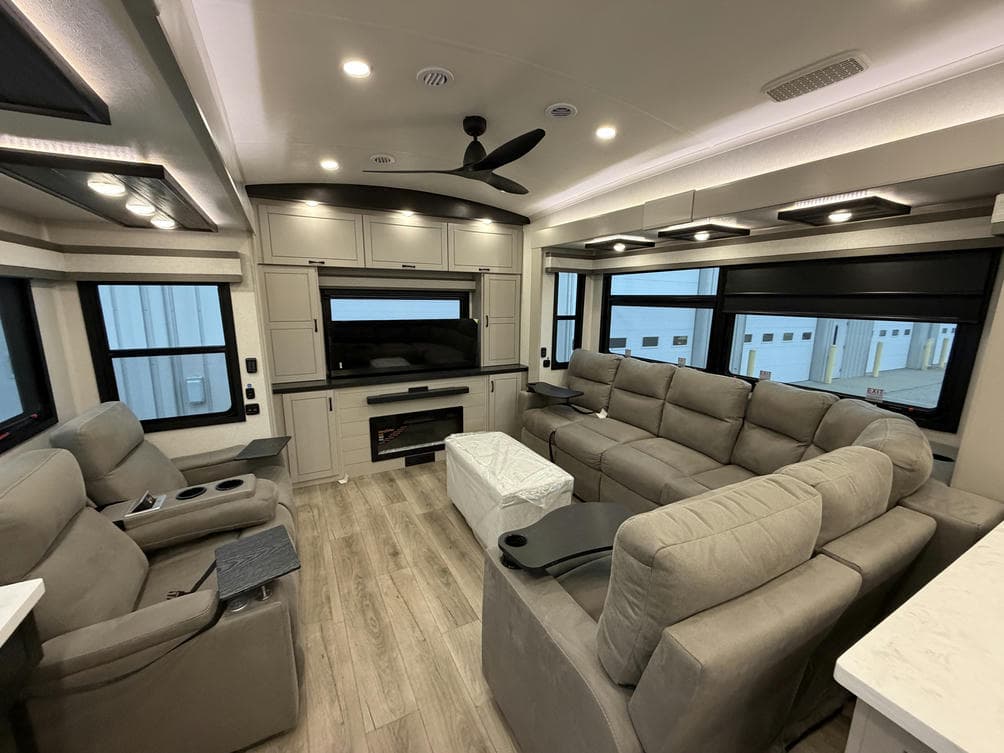 2026 Jayco 2026 Jayco North Point - thumbnail 4