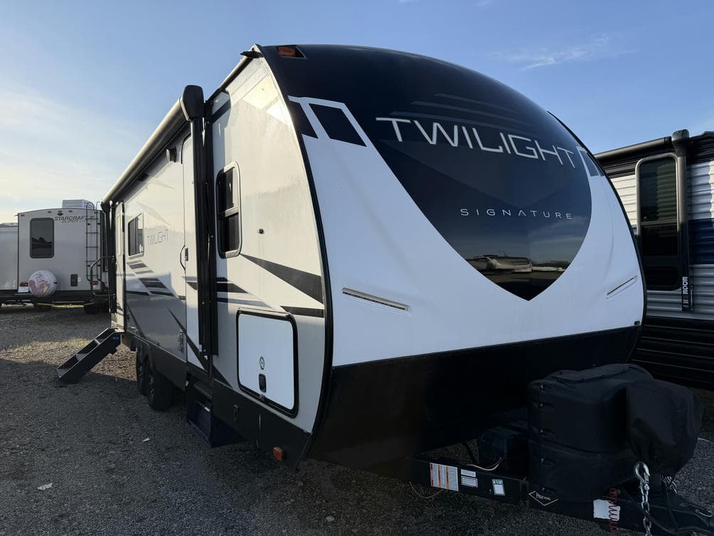 2022 Cruiser Twilight Signature TWS 2400