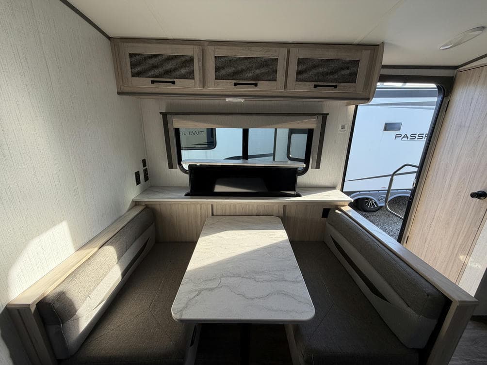 2022 Cruiser 2022 Cruiser Twilight Signature - thumbnail 10