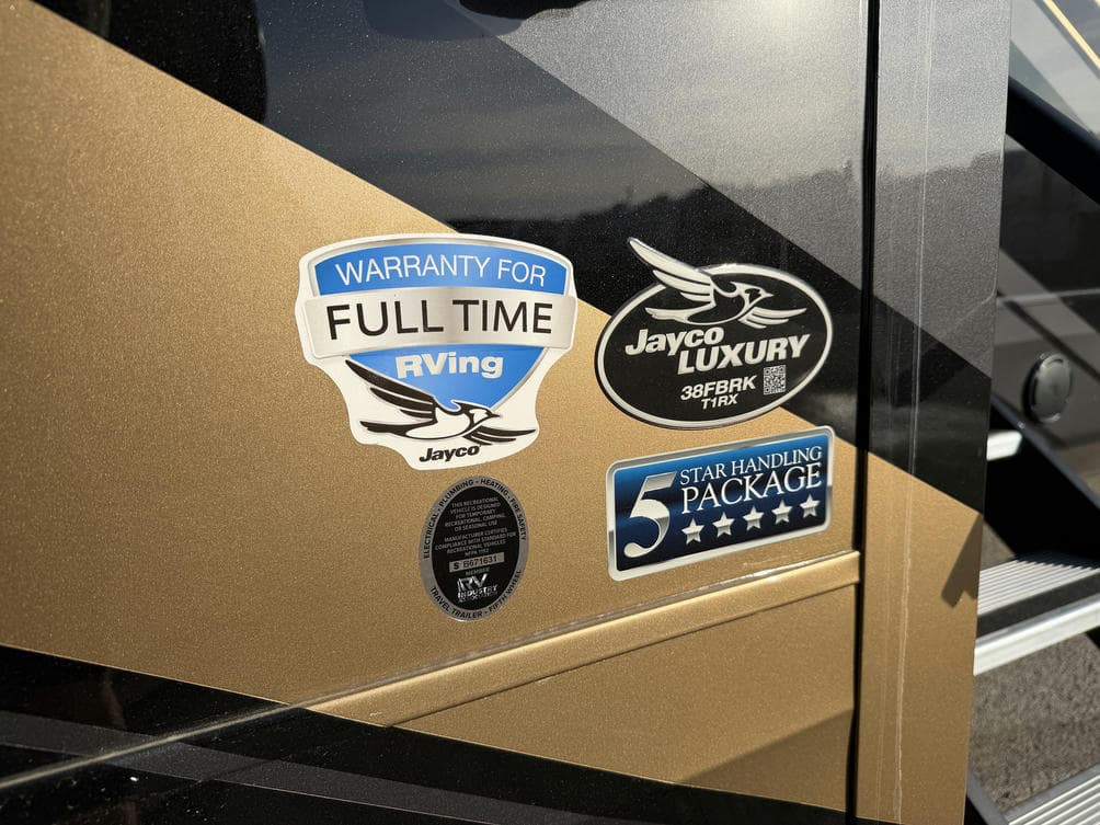 2026 Jayco 2026 Jayco Pinnacle - thumbnail 3