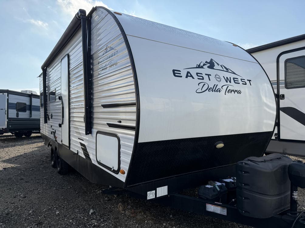 2022 East To West Della Terra DET200RD