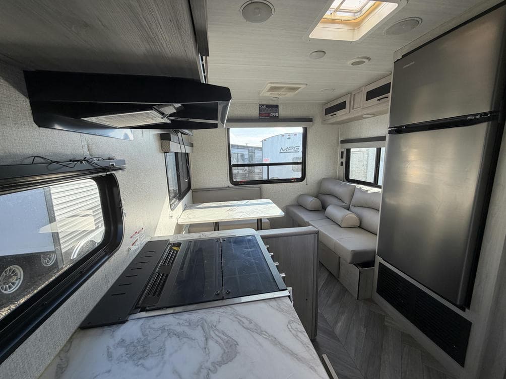 2022 East To West 2022 East To West Della Terra - thumbnail 8