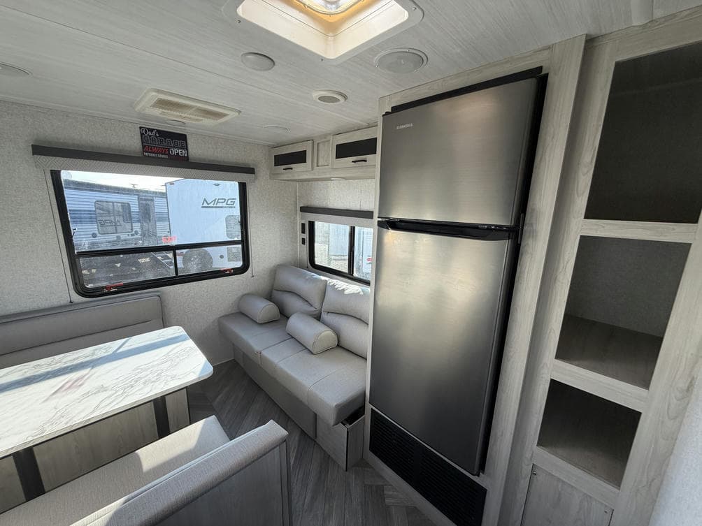 2022 East To West 2022 East To West Della Terra - thumbnail 11