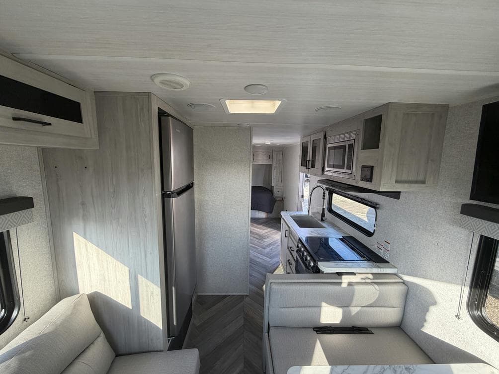 2022 East To West 2022 East To West Della Terra - thumbnail 13