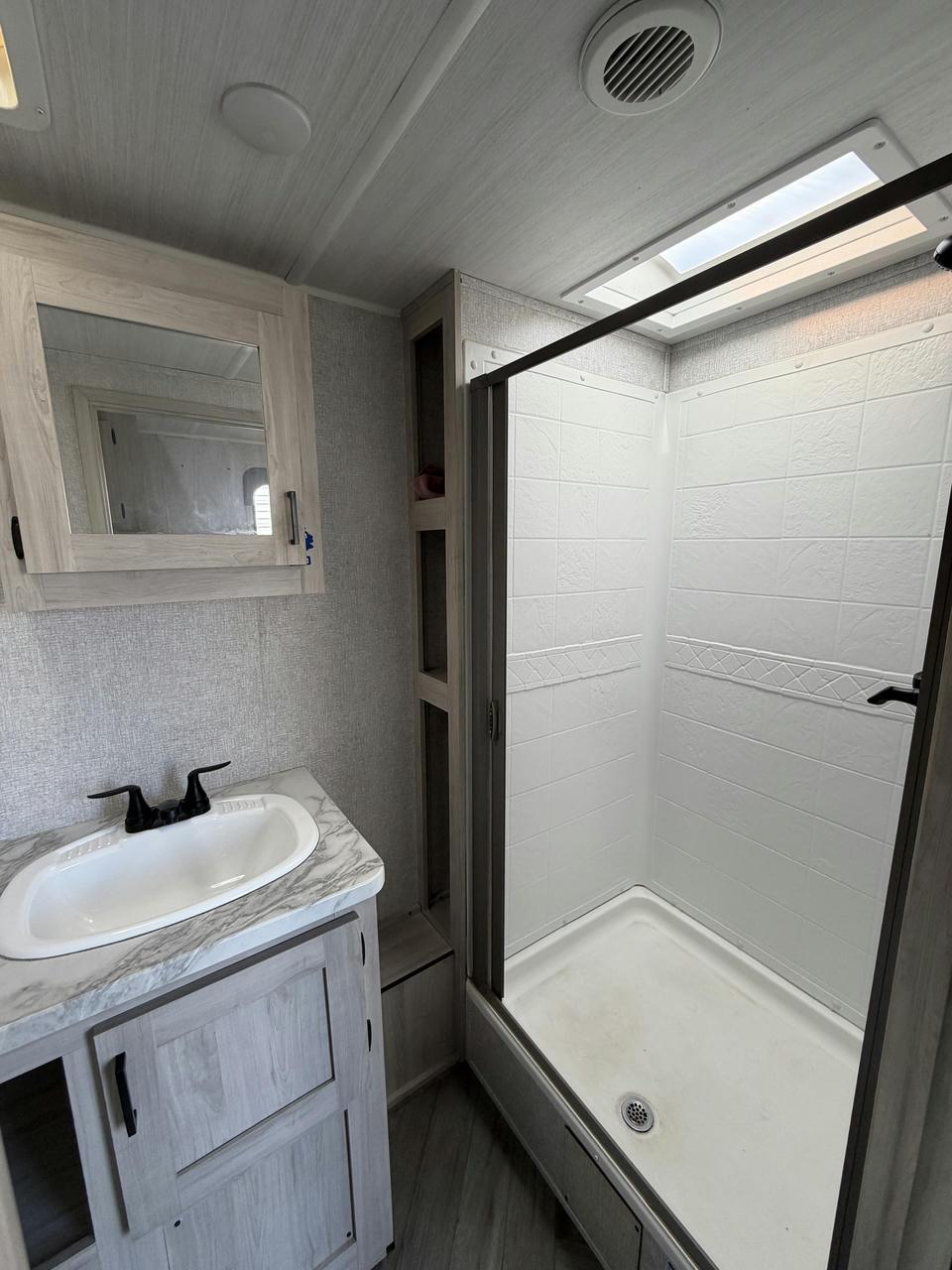 2022 East To West 2022 East To West Della Terra - thumbnail 14