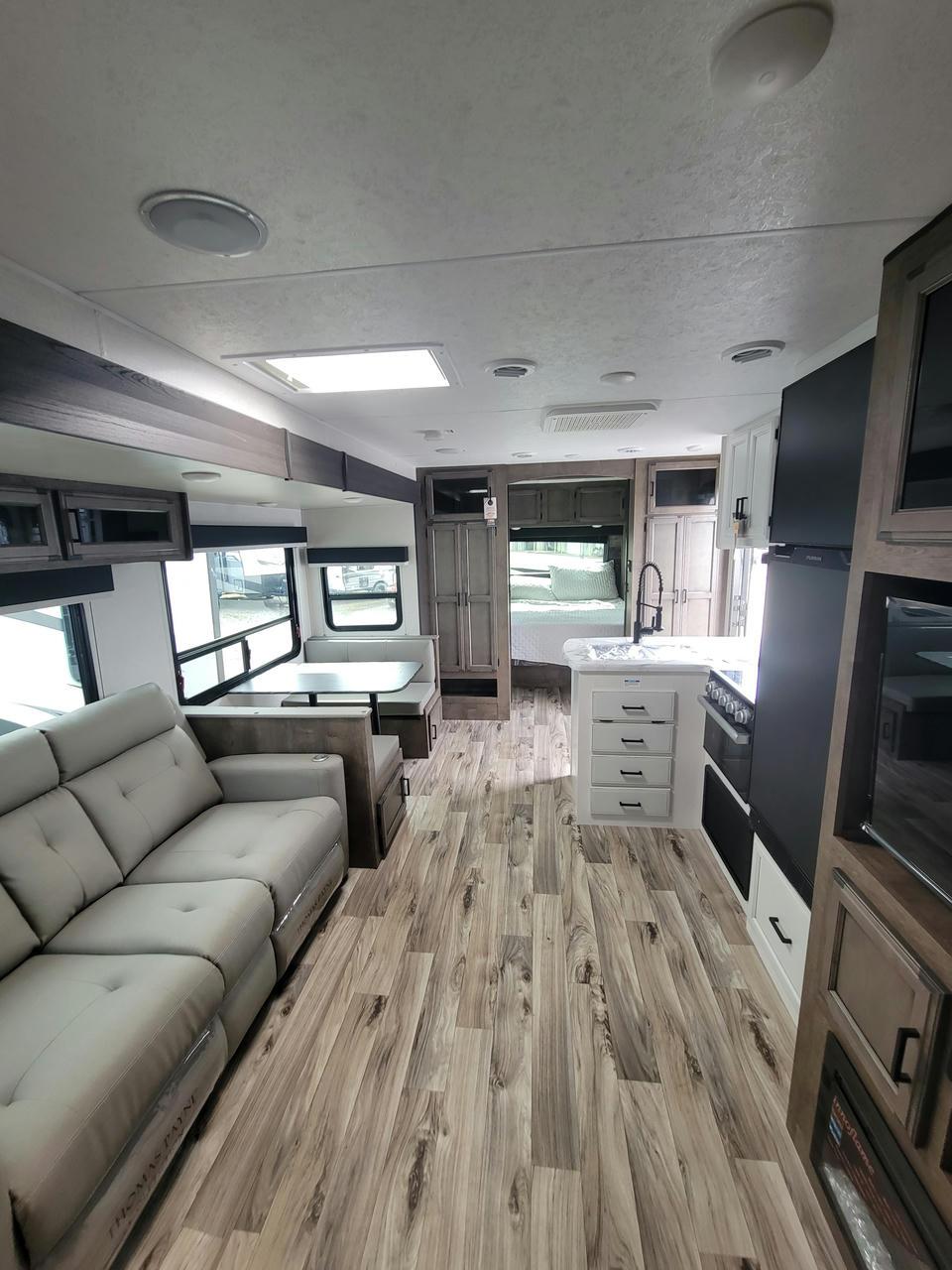 2023 Venture RV 2023 Venture RV SportTrek - thumbnail 5