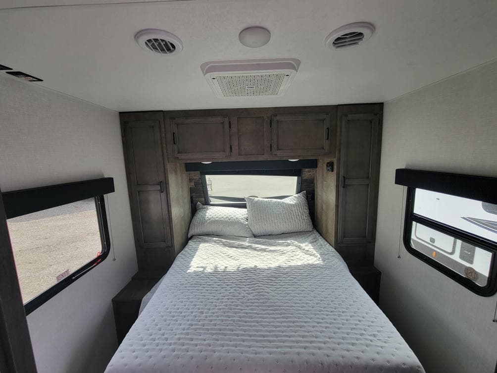 2023 Venture RV 2023 Venture RV SportTrek - thumbnail 9