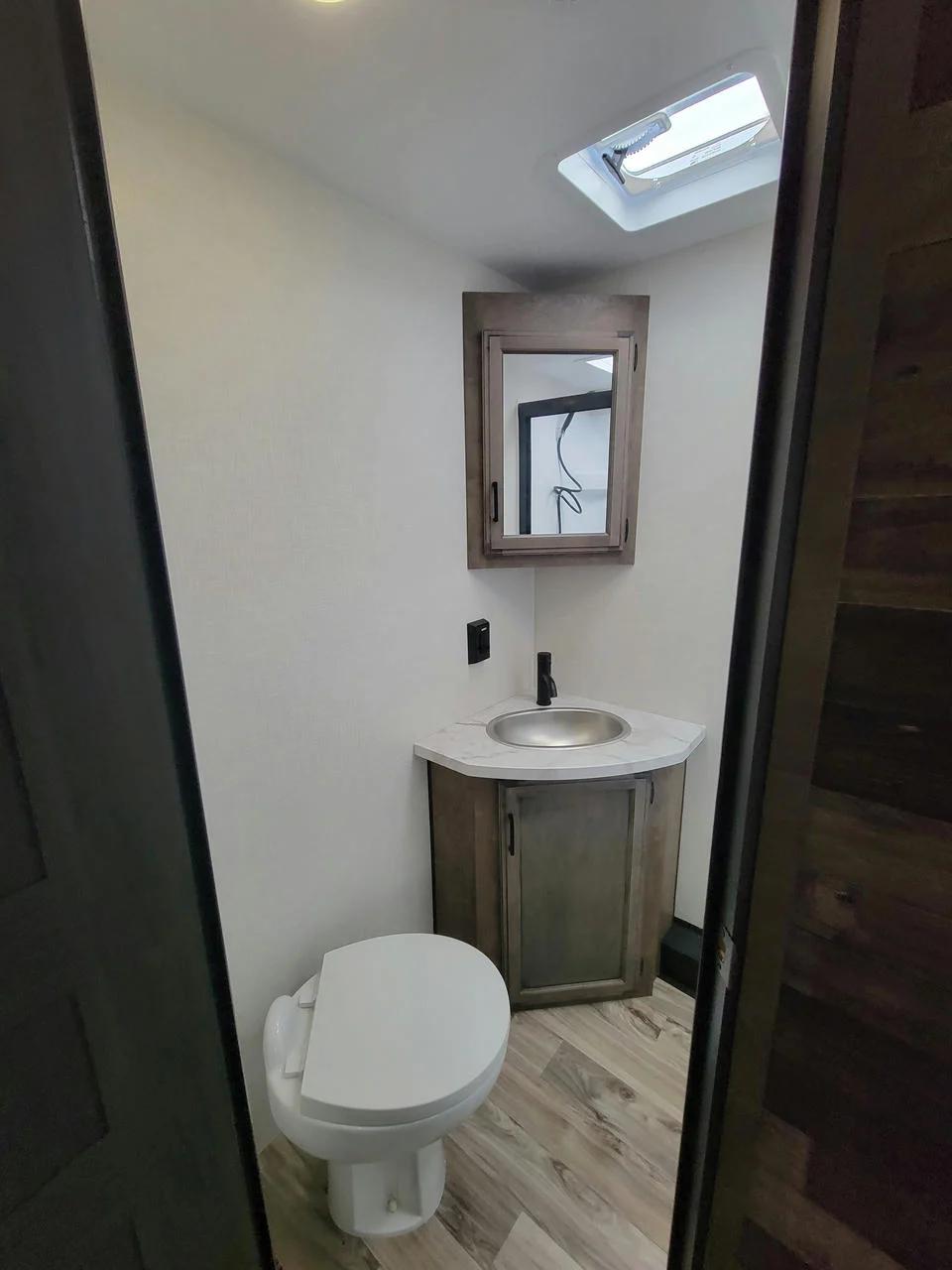 2024 Venture RV 2024 Venture RV SportTrek Touring Edition - thumbnail 7