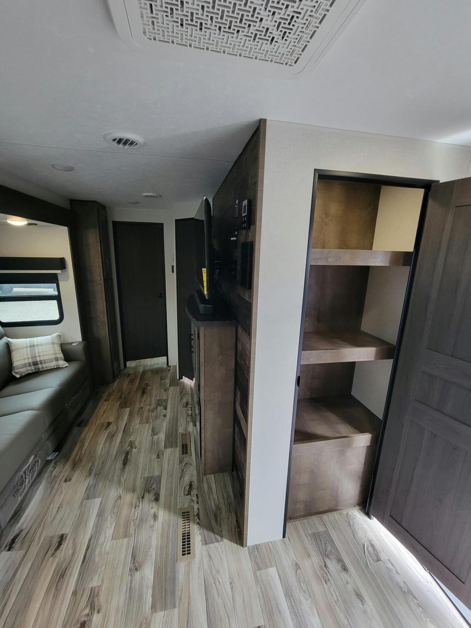 2024 Venture RV 2024 Venture RV SportTrek Touring Edition - thumbnail 10