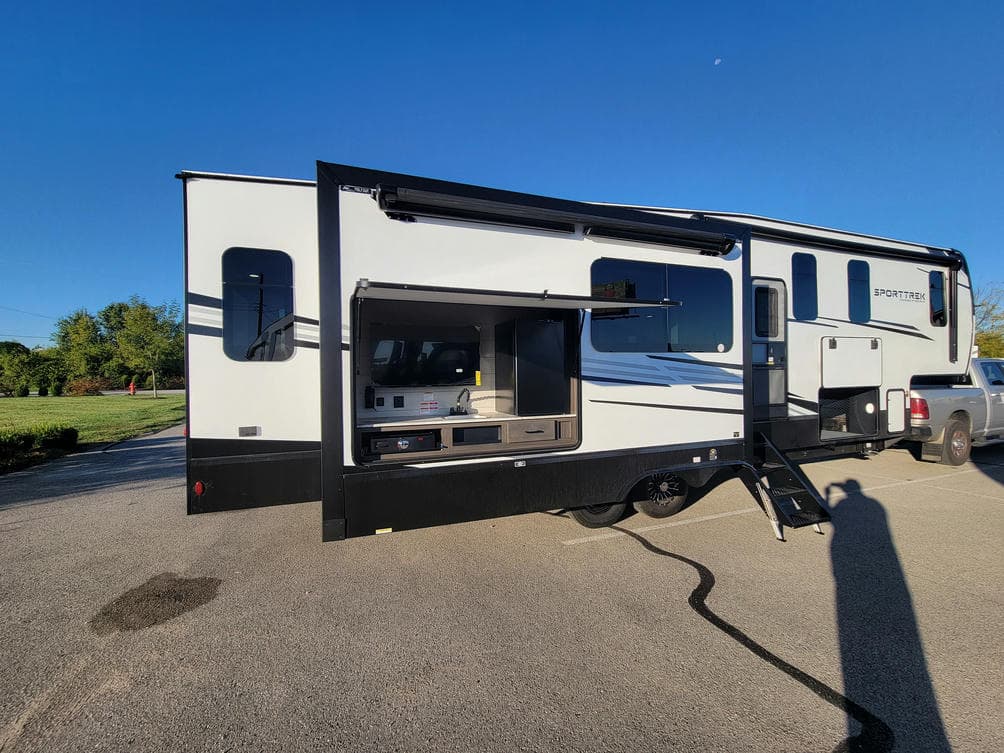 2026 Venture RV 2026 Venture RV SportTrek Touring Edition - thumbnail 6