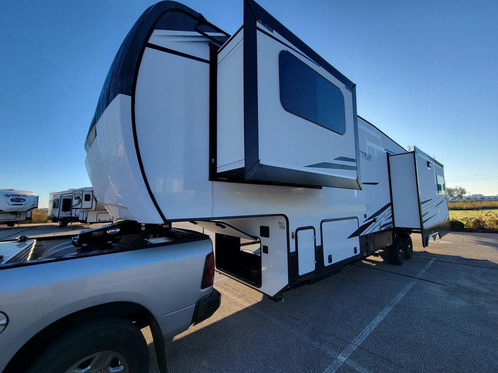 2026 Venture RV 2026 Venture RV SportTrek Touring Edition - thumbnail 9