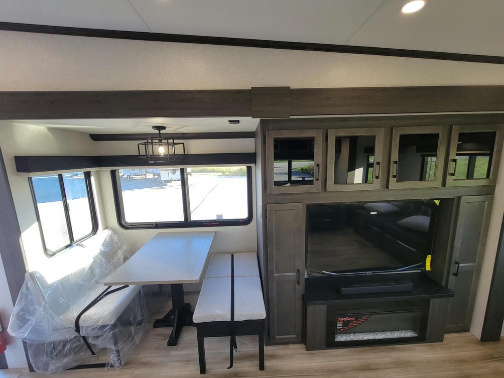 2026 Venture RV 2026 Venture RV SportTrek Touring Edition - thumbnail 13