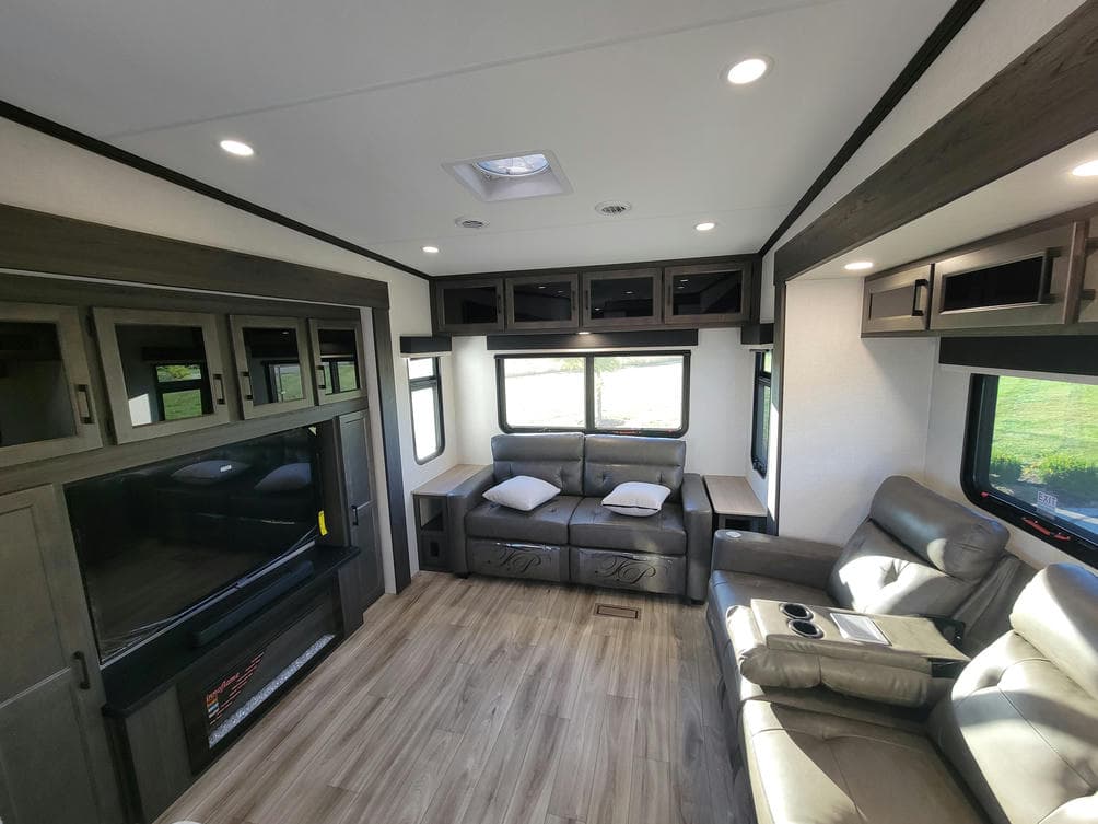 2026 Venture RV 2026 Venture RV SportTrek Touring Edition - thumbnail 14